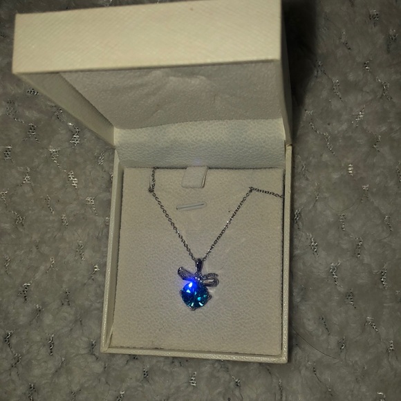 Necklace - Picture 1 of 2